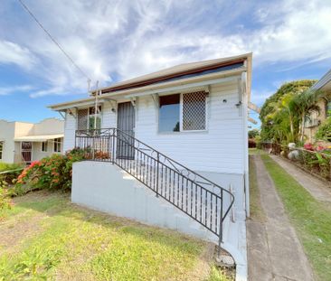 Charming, Breezy Home with City Glimpses! - Photo 1