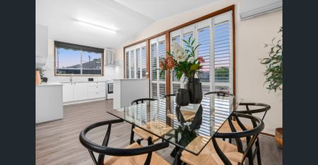 Light-filled family home in a premium location - Photo 2