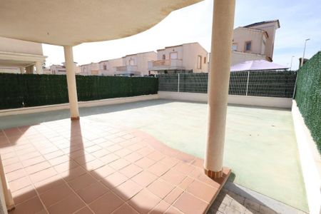 Alquiler Temporada Larga, Chalet independiente Guardamar - Photo 5