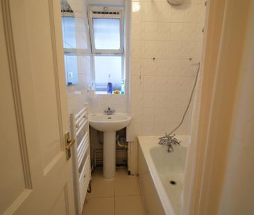 1 bedroom in a flat share to rent - Photo 4