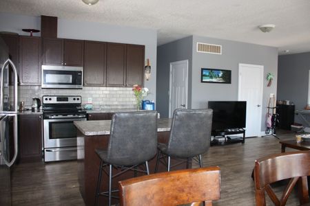 For Lease - 3937 Wood Avenue, Severn, Ontario - Photo 4