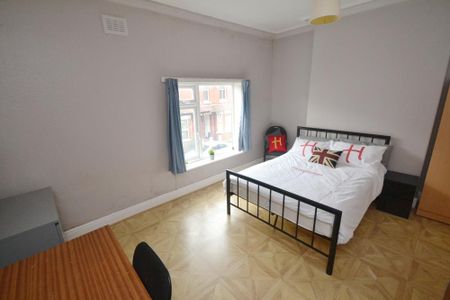 5 bedroom detached house to rent - Photo 3