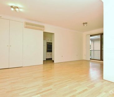 6 Month Lease &vert; Close to Parramatta CBD - Photo 3