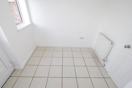 2 bedroom semi-detached house to rent - Photo 2