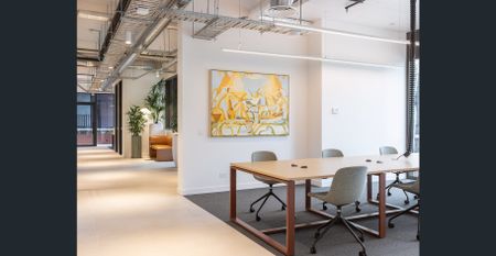 Furnished Studio Apartment with Big-Living Energy - Photo 4