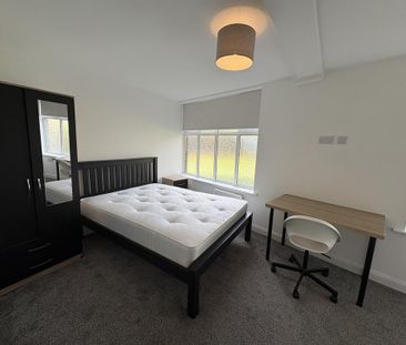 1 bedroom in a house share to rent - Photo 2