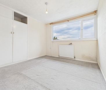 3 bedroom end of terrace house to rent - Photo 3