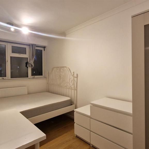 4 bedroom flat to rent - Photo 1