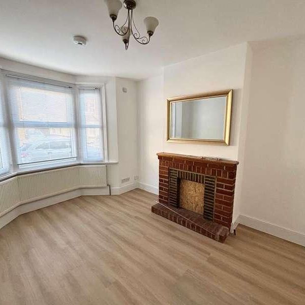 Glebe Road, Egham, TW20 - Photo 1