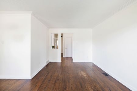 For Lease - 26 Paragon Road Unit# Main, Toronto, Ontario - Photo 2