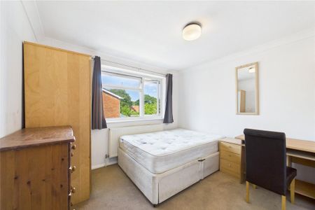 1 bedroom in a house share to rent - Photo 2