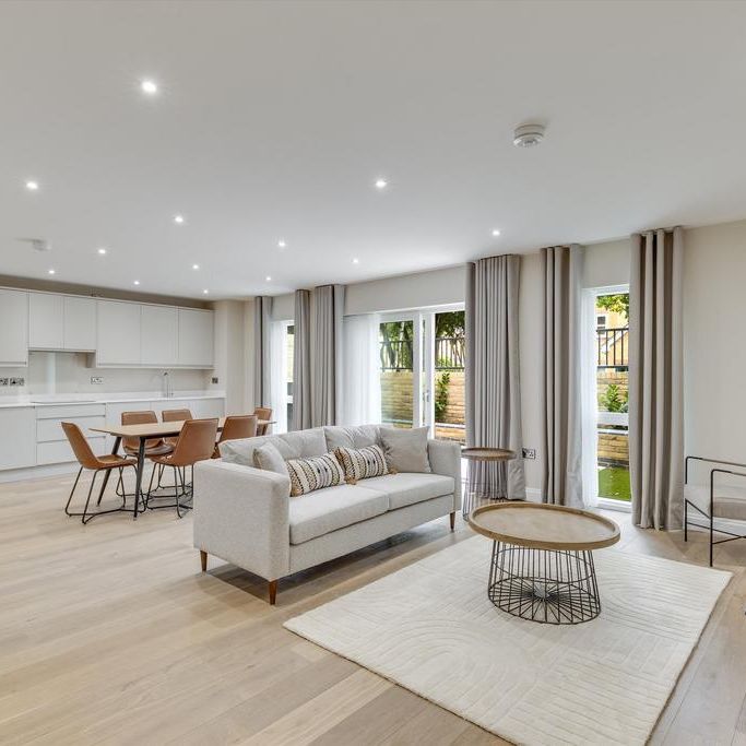 3 bedroom flat to rent - Photo 1