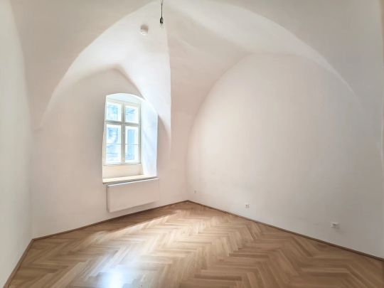 Erleben Sie Kremser Altstadt hautnah - Stilvolle 3-Zimmer-Wohnung mit Altbaucharme in Toplage - Unbefristet anmieten - Photo 1