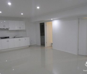 Dual living home in convenient location - Photo 4