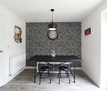 3 bedroom semi-detached house to rent - Photo 5