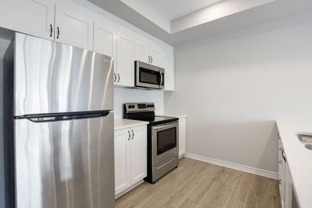 For Lease - 816 Mikinak Road, Manor Park - Cardinal Glen and Area, Ontario - Photo 3