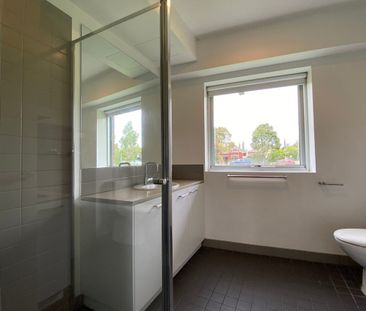 Big is Better: Large rooms, stunning views – HUGE - Photo 5