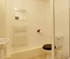 2 BEDROOM Apartment - Ground Floor - Photo 3