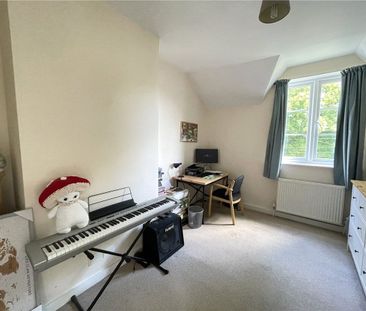 Bright and airy two bedroom semi-detached cottage in a super positi... - Photo 6