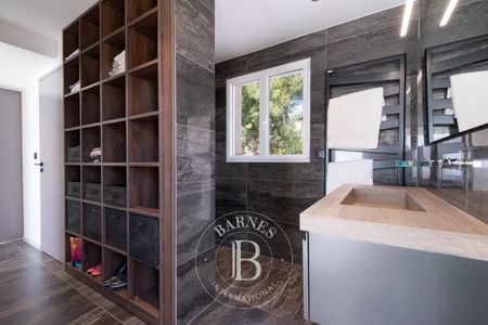 LOCATION SAISONNIÈRE - LES ISSAMBRES - VILLA PIED DANS L'EAU - 3 CHAMBRES - Photo 4