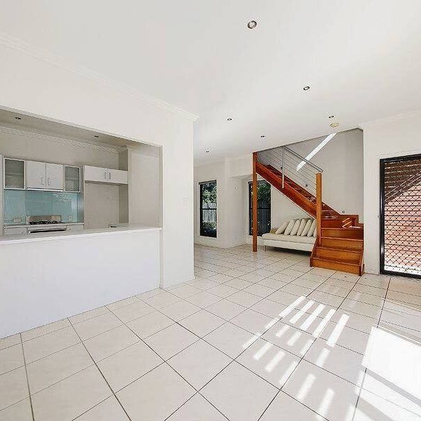 Greenslopes - Photo 1
