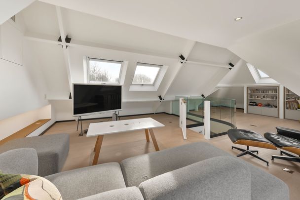 A Design-Led Penthouse Moments from Hampstead Heath - Photo 1