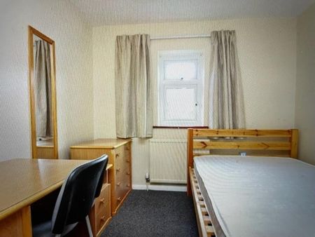 6 bedroom house to rent - Photo 2