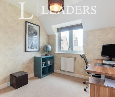 4 bedroom house to rent Richmond Crescent, KT19 - Photo 6