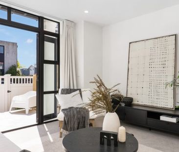 Two Bedroom Townhouse - Photo 5