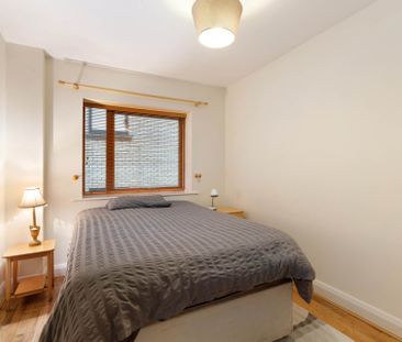 Price €2,000 pcm - Available Now - Furnished - Photo 3