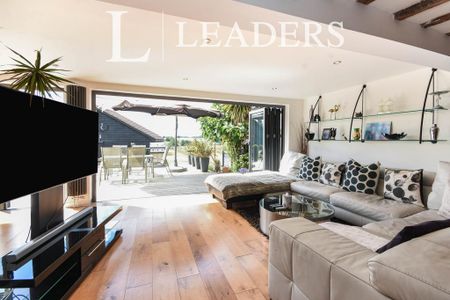 4 bedroom detached house to rent - Photo 2