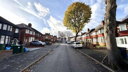 The Broadway, West Bromwich, B71 - Photo 3