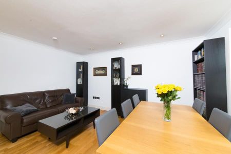 3 Bedroom Flat To Let - Photo 2