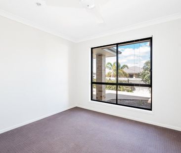 MODERN FOUR BEDROOM HOME WITH LARGE YARD - Photo 2