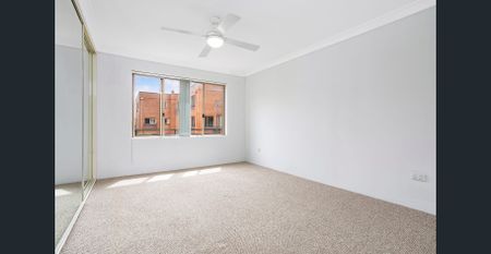 Modern, Spacious & Perfectly Positioned - Photo 3