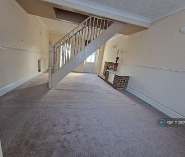 2 bedroom end of terrace house to rent - Photo 5