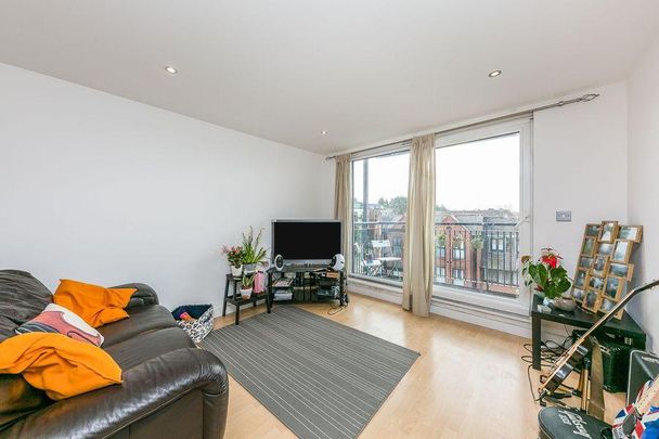 2 bedroom flat to rent - Photo 1