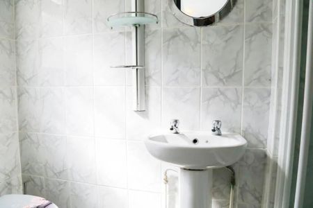 Royal Canal Terrace, Dublin - Photo 3