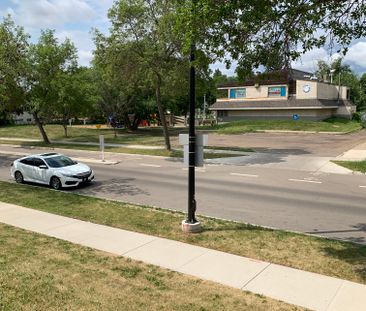 Sorrento Manor - Photo 2