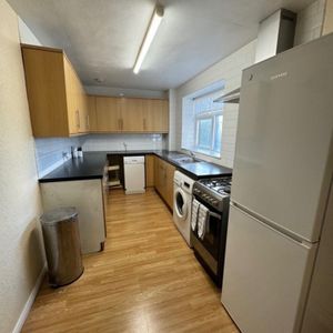 Room in a Shared Flat, The Homestead, N11 - Photo 2