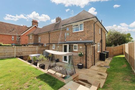 3 bedroom semi-detached house to rent - Photo 2