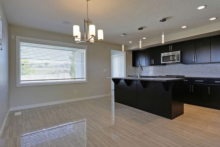 2556 9 Avenue Southeast, Calgary - Photo 2