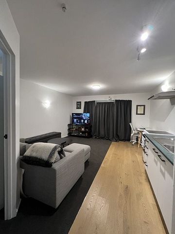 1 Bed, 1 Bath Unit in Newton With carpark! - Photo 4