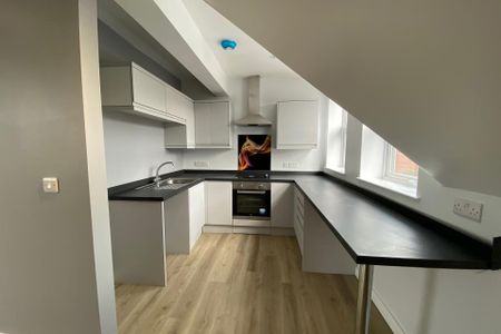 Flat 2 1 Chantrey Road, S8 - Photo 4