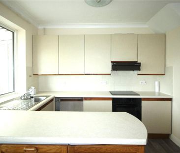 4 bedroom end of terrace house to rent - Photo 4