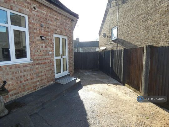 2 bedroom bungalow to rent - Photo 1