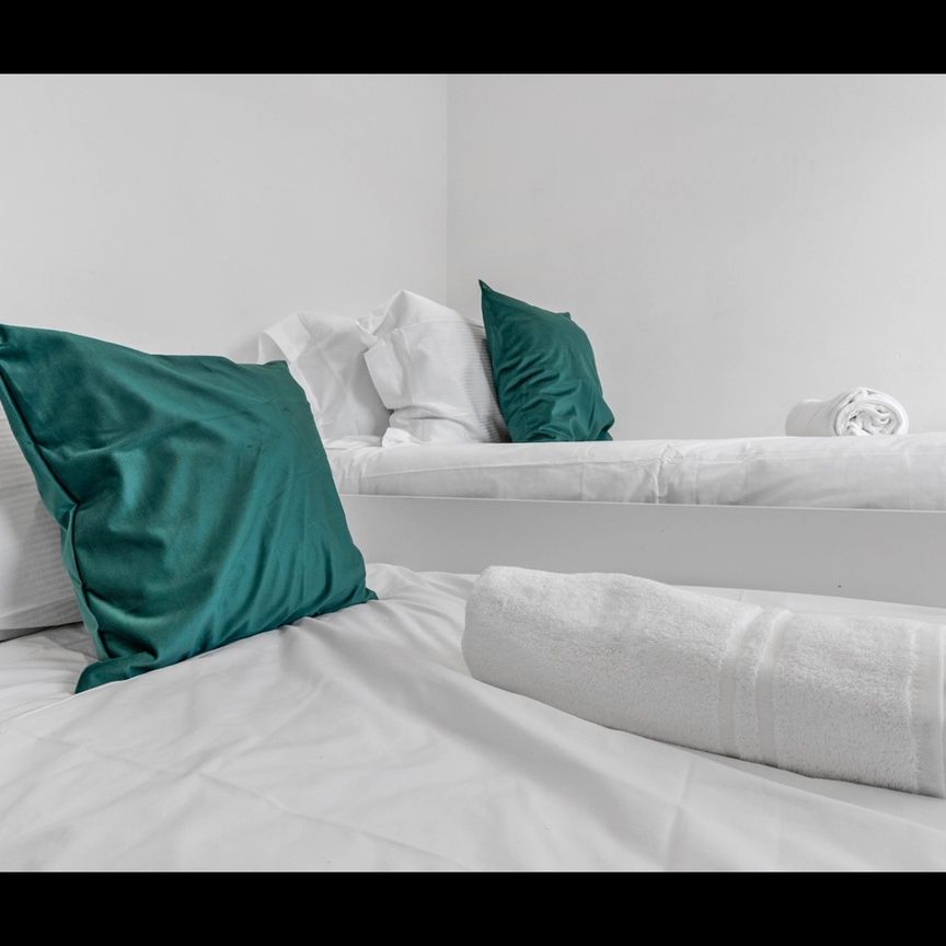 3 Bed Semi-Detached House, Bell Barn Road, B15 - Photo 1