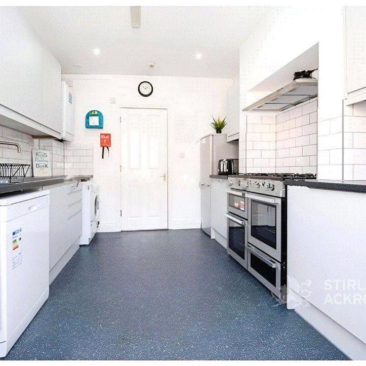 1 bedroom in a house share to rent - Photo 1