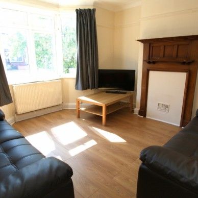 6 Bed - Rokeby Gardens, Headingley, Leeds - Photo 1