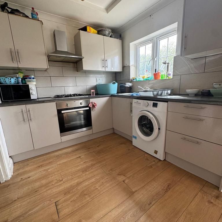 3 bedroom terraced house to rent - Photo 1